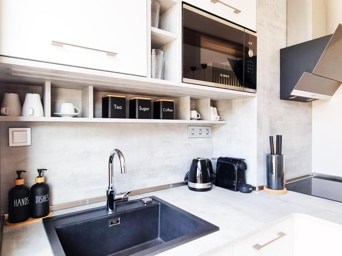 Center - Modern With View דירה סופיה